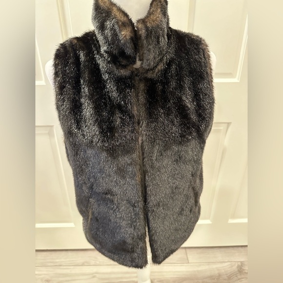 Cejon faux mink sleeveless vest in size Small - Picture 10 of 13